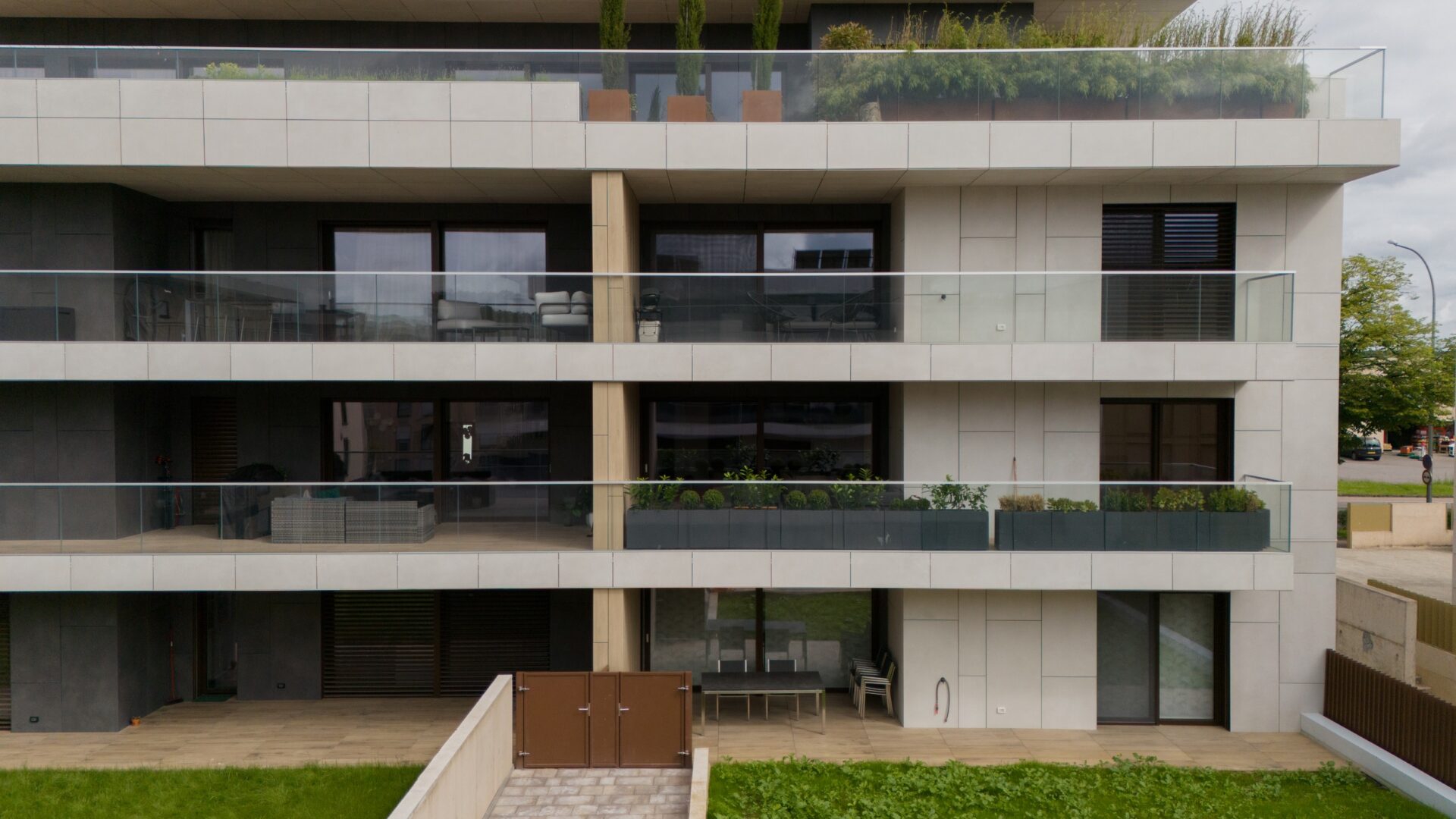 Default - REFA Real Estate